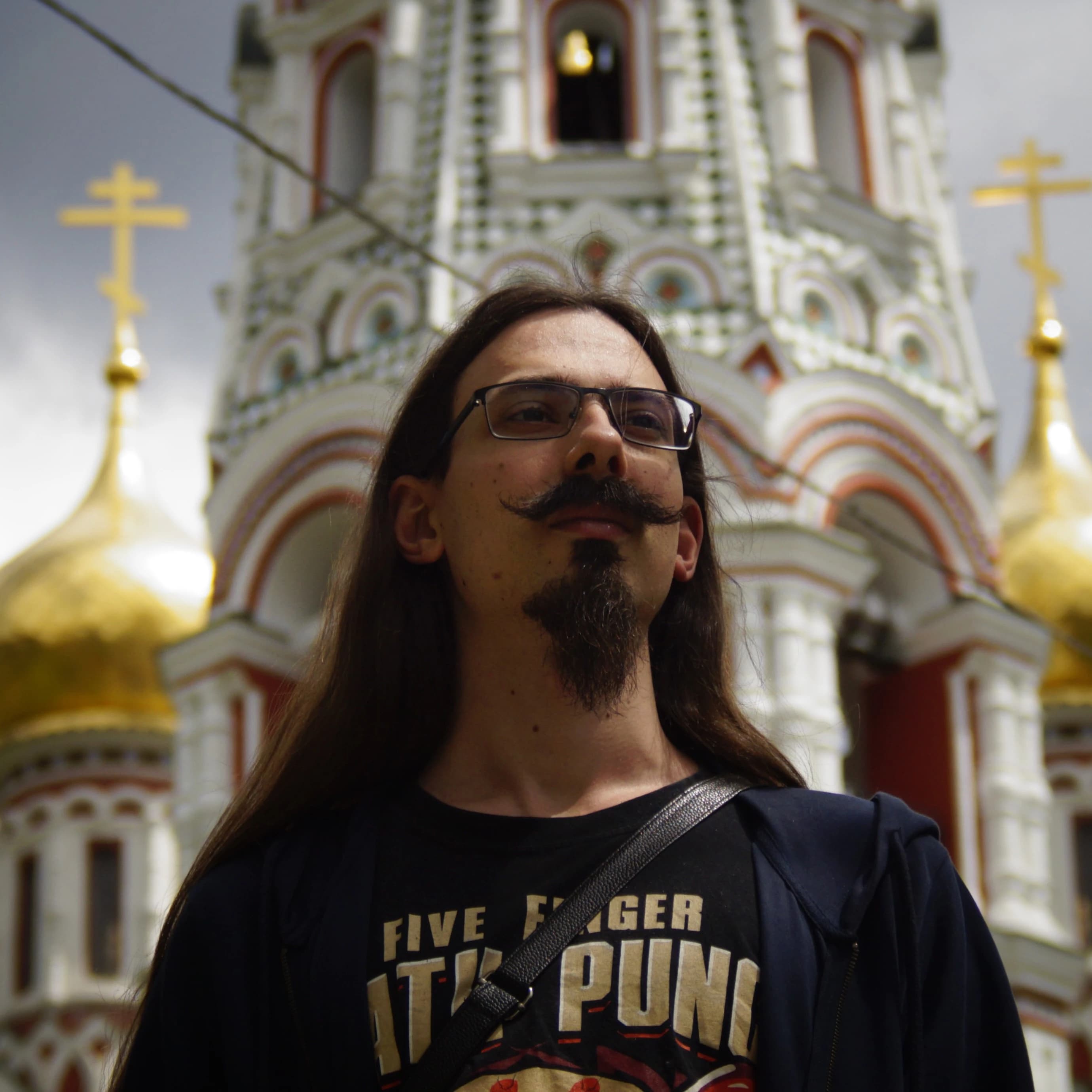 Марио Бенов